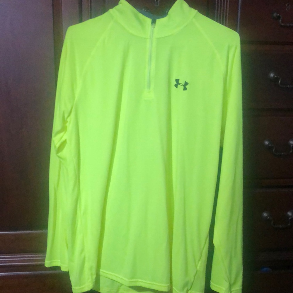 Never worn Under Armour running long sleeve…. Bought wrong size